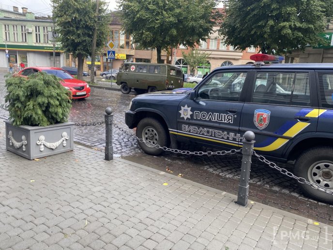 Переполох у Мукачеві: що сталось в одному із банків – 01