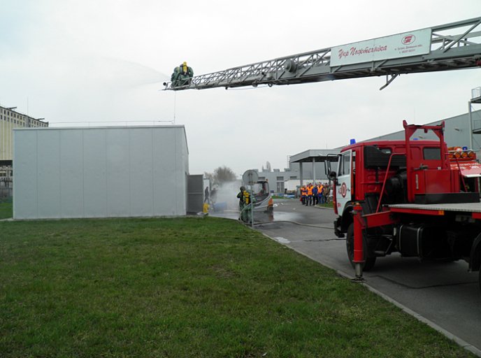 Ужгородські вогнеборці ліквідували пожежу на заводі "Джейбіл" – 03