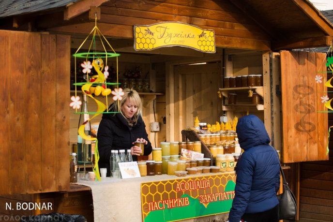 Мед, вино, бринза, сир та ковбаси: в Ужгороді стартував смачний фестиваль – 14