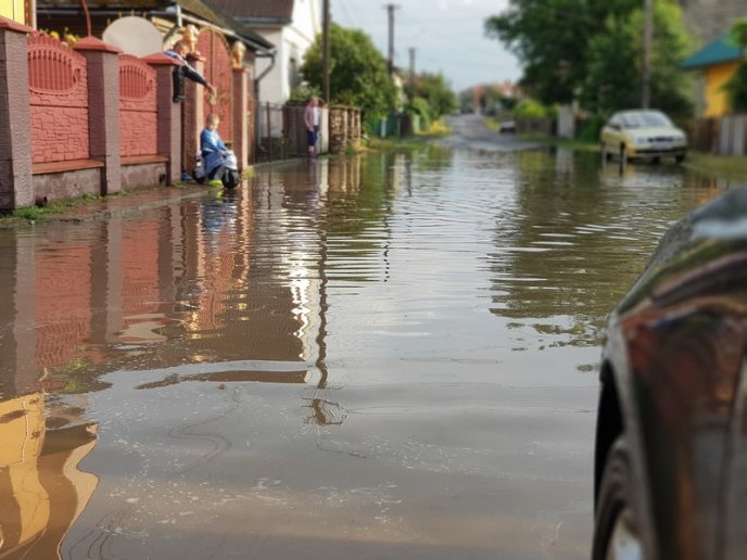 "Думаємо про гондоли", – в мережі опублікували наслідки сьогоднішньої зливи на Закарпатті – 04