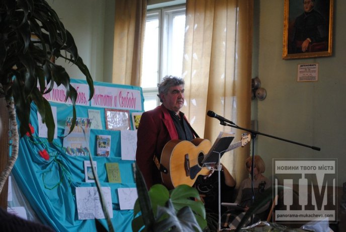 У читальному залі Мукачівської міської бібліотеки презентували книгу "Казка про Кощея і Янгу" (ФОТО)   – 07