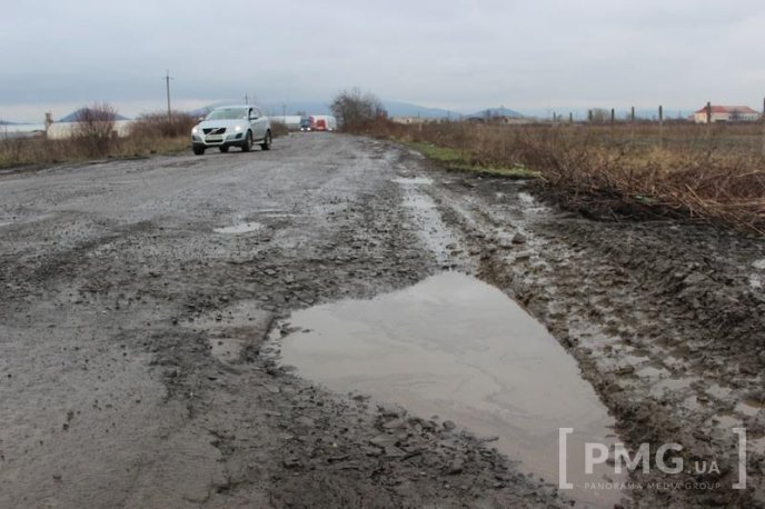 У Службі автомобільних доріг Закарпатської області розповіли про ремонт вулиці Пряшівської – 05