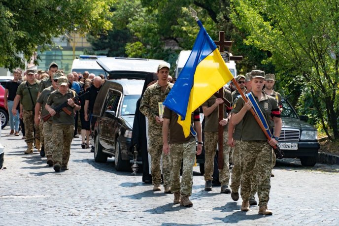 На Закарпатті поховали чоловіка, який добровольцем пішов на війну – 01 На Закарпатті поховали чоловіка, який добровольцем пішов на війну – 01