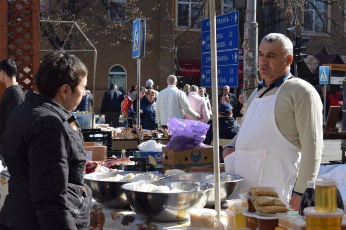 Багато м’яса, бограч, сири та мед: Берегово поринуло у винний фестиваль – 17