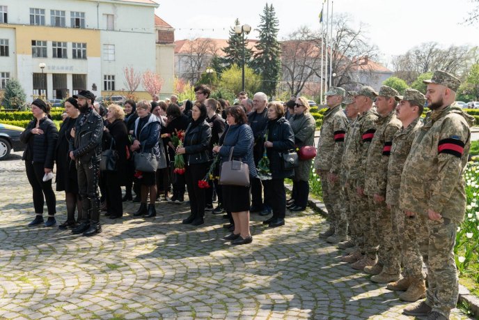 Отримав травми у боях на Торецькому напрямку: Закарпаття попрощалося з Героєм – 03 Отримав травми у боях на Торецькому напрямку: Закарпаття попрощалося з Героєм – 03