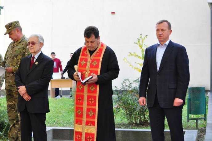 В Ужгороді відкрили пам’ятний знак борцям за свободу і незалежність України – 16