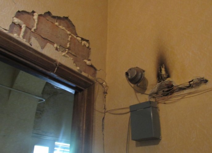 У центрі Мукачева розвалюється будівля – 04