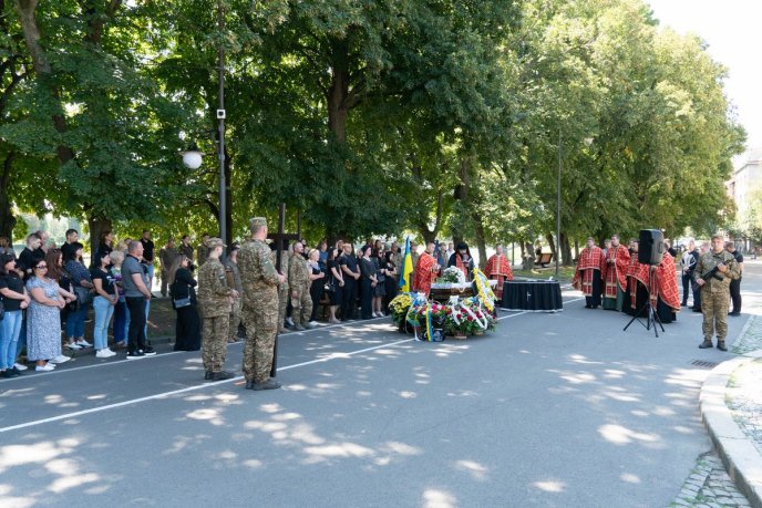 В Ужгороді поховали Героя, життя якого обірвалось на війні – 06