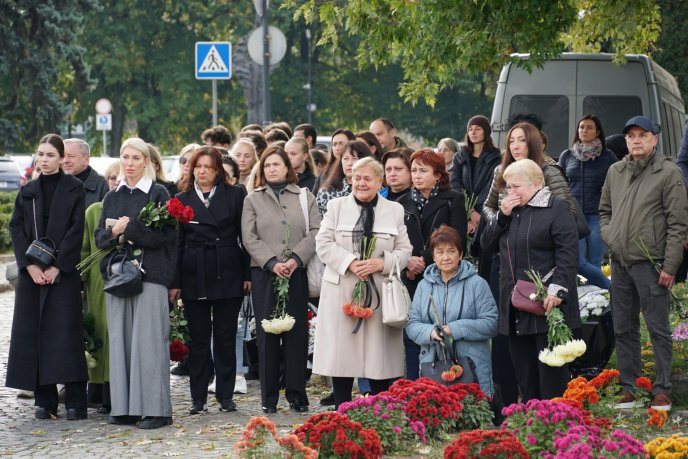В Ужгороді поховали воїна, який отримав важке поранення і помер у лікарні – 05