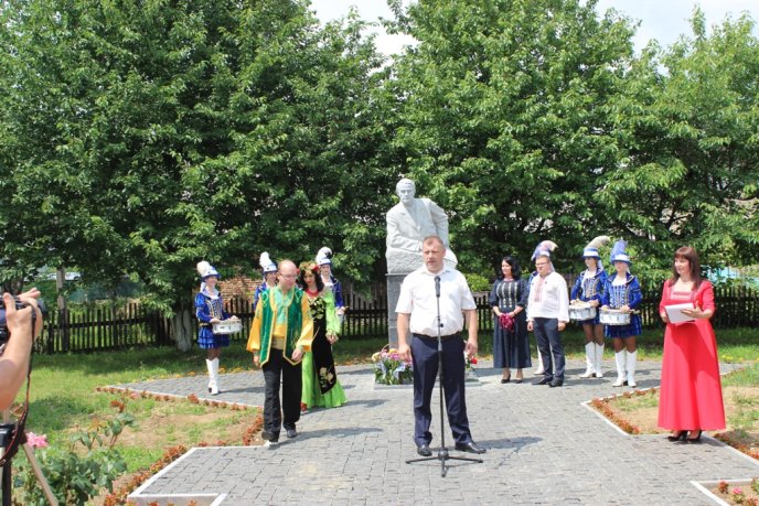 У Климовиці відкрили пам’ятник всесвітньовідомому закарпатцю – 13