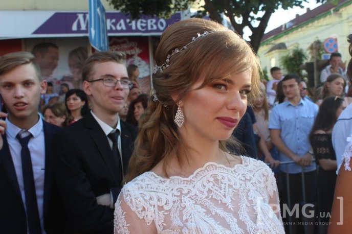 У Мукачеві нагородили випускників-медалістів – 75