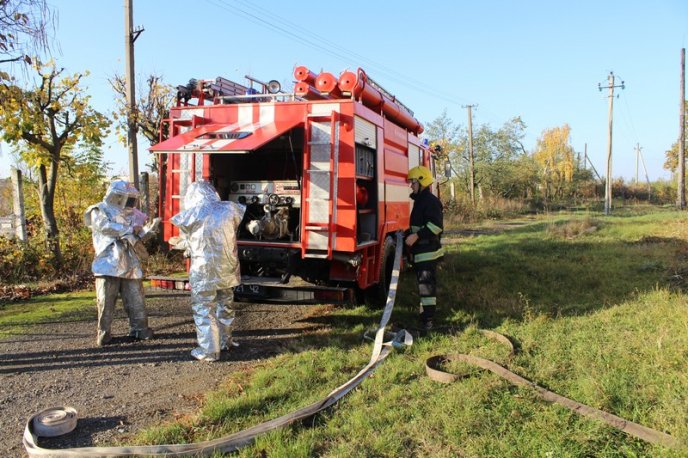 У Виноградові на території підстанції рятувальник провели тактичні навчання – 03