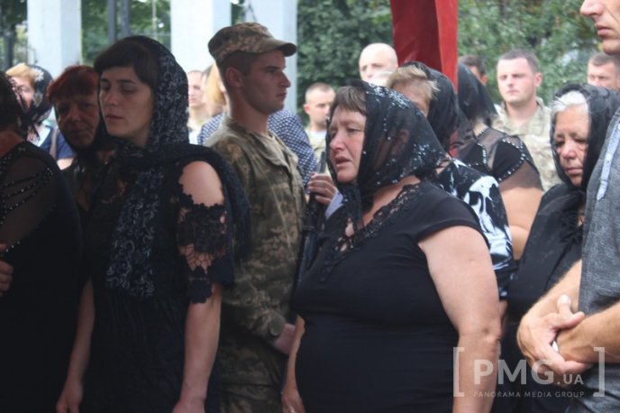Мукачівці прощаються із загиблим бійцем АТО Олексієм Калабішкою – 08