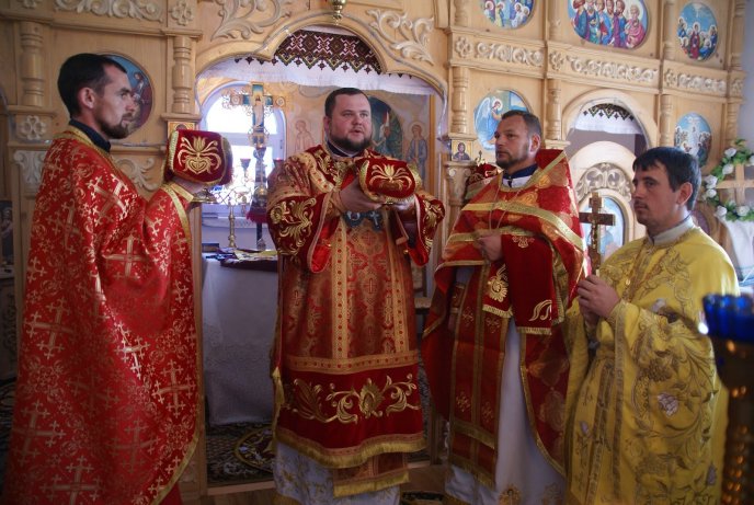 У Буштині відбулось храмове свято за участі духовенства УПЦ КП – 09