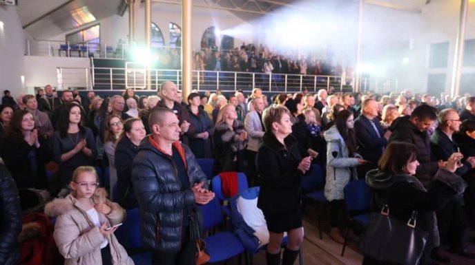 У Мукачеві відбувся творчий вечір відомого композитора і співака – 05