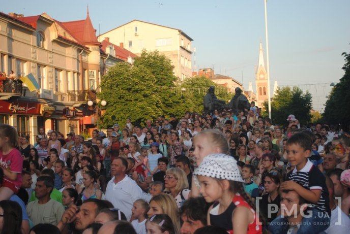 У Мукачеві шоу-балет "Сучасник" відзначив свій 30-річний ювілей святковим концертом – 20