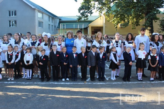 Свято Першого дзвоника відзначили у Мукачівській ЗОШ №1 ім. Пушкіна – 02