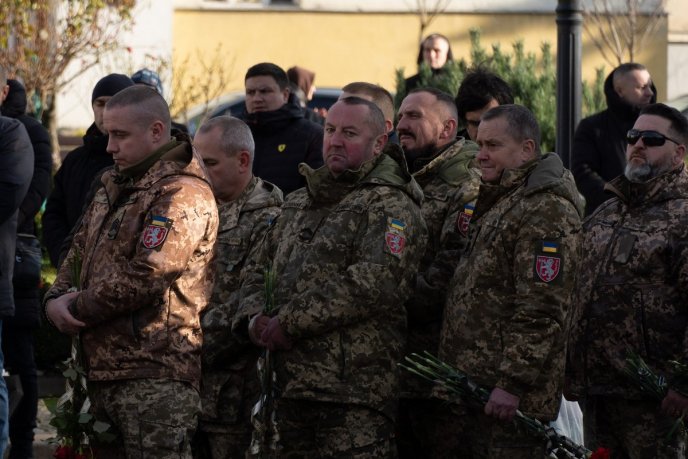 Чорний день для Ужгорода: в місті сьогодні поховали трьох військових – 05