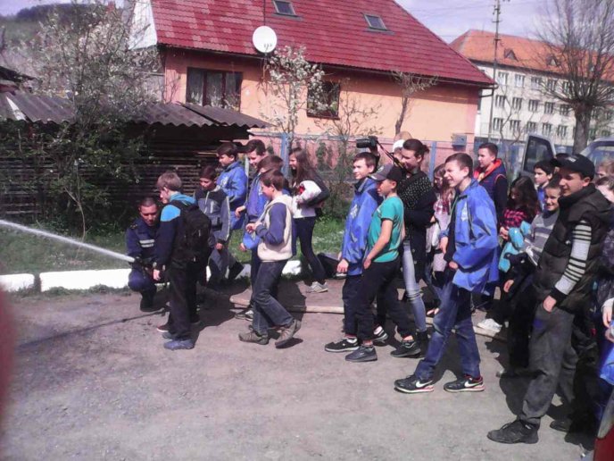 Дітям з Донеччини показали роботу гірських рятувальників Закарпаття – 03