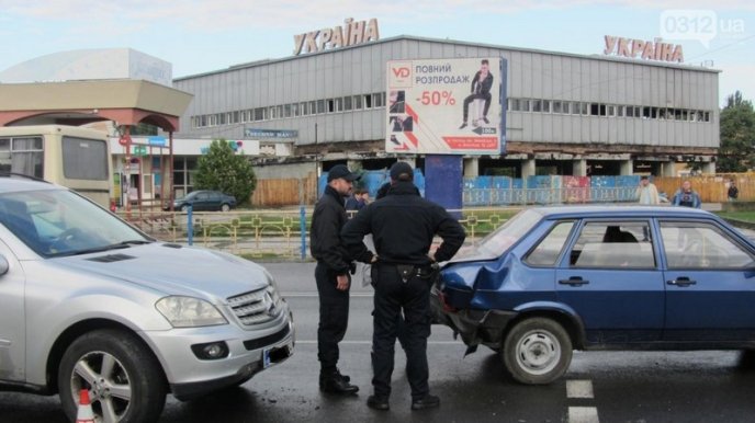 Аварія в Ужгороді: "Мерседес" в’їхав у "ВАЗ" – 04