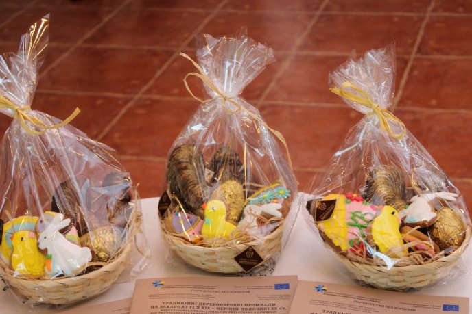 В Ужгороді відкрили великодню виставку "Світ писанки" – 03