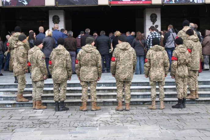 Ужгородці прощаються із загиблим бійцем 128-ої бригади Давидом Гамсахурдією – 03