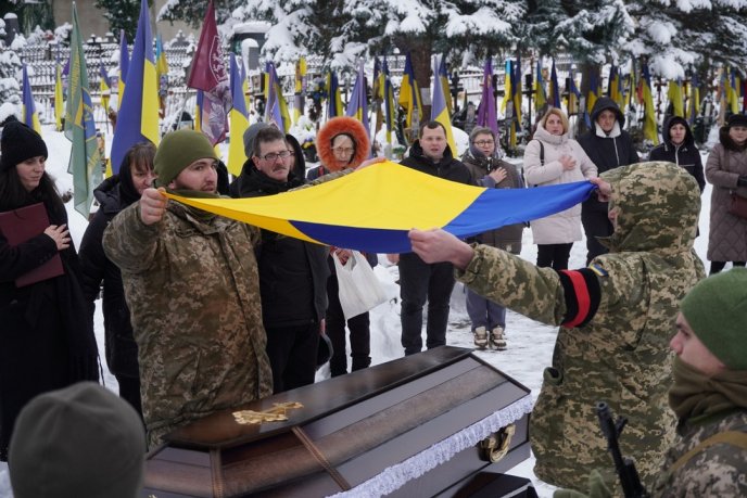 В останню путь провели полеглого воїна в Ужгороді – 02