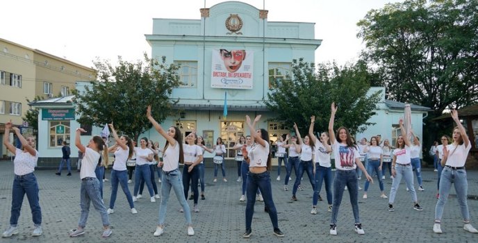 Ужгород розбудили незвичним флешмобом – 02 Ужгород розбудили незвичним флешмобом – 02