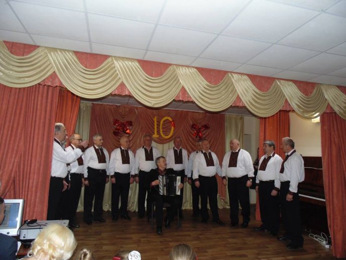 У Оноківцях відсвяткували 10-річчя від заснування народного вокального ансамблю «Карпатські голоси» – 06