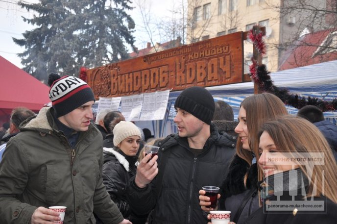 Цьогоріч “Червене вино” в першу чергу нагадує фестиваль шашлику, а вже потім вина – турист із Німеччини (ФОТОРЕПОРТАЖ) – 10