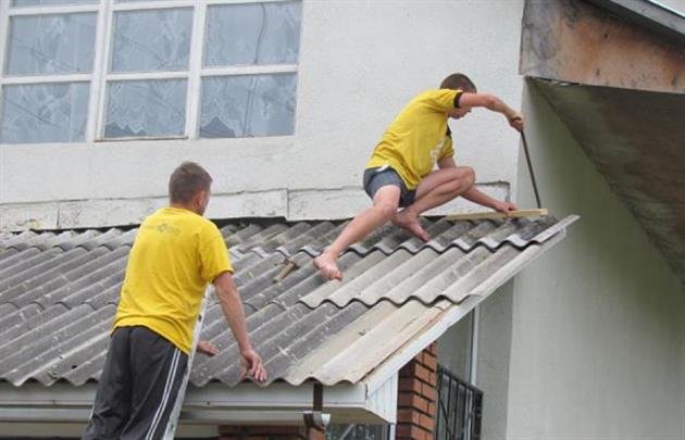 Мешканка Хустщини вирішила зберегти частину граду, що потріпав її обістя – 11