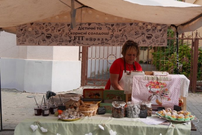 Для любителів ласощів в Ужгороді з’явилася «Солодка вулиця» – 10