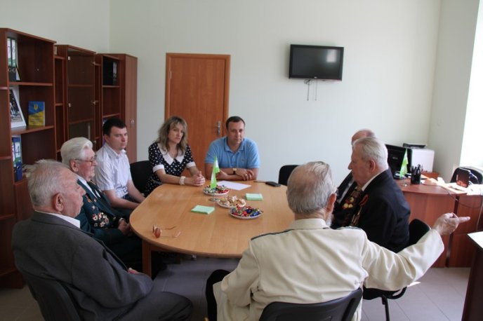 Ветеранів Великої вітчизняної війни зібрали, щоб послухати про війну та привітати зі святом (ФОТО) – 01