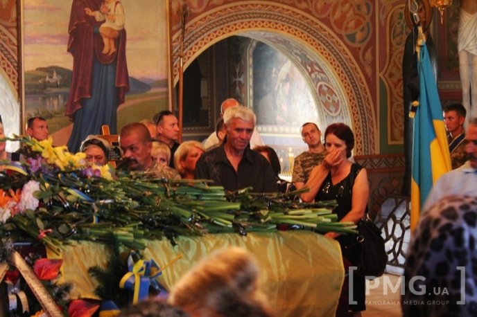 У Мукачеві попрощались з бійцем 128-ї бригади Олександром Павлюком – 02