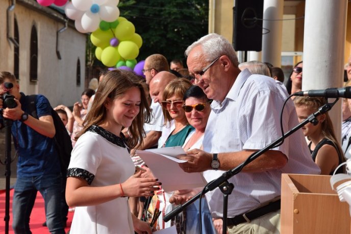 У школах Мукачева пролунав останній дзвінок – 08