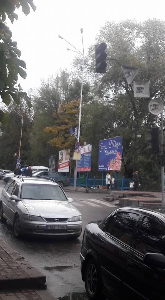 Рахівські водії орієнтуються у русі за знаками-"невидимками" – 01