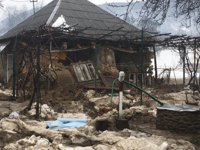 У селі Бронька, що на Іршавщині, вода зруйнувала будинки та засипала брилами городи – 05