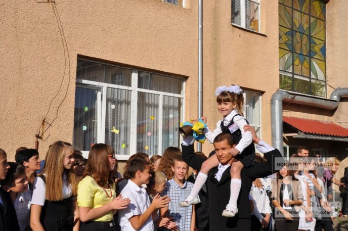 У Мукачівській ЗОШ №7 відбулось урочисте свято Першого дзвоника (ФОТОРЕПОРТАЖ) – 31