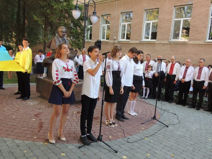 У Берегові відкрили пам’ятник Тарасу Шевченку – 13