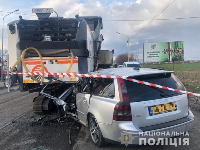 У поліції розповіли про моторошну аварію, в якій загинуло двоє людей – 01