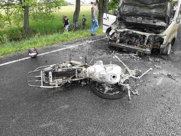 Моторошна аварія: після зіткнення транспортні засоби загорілися – 04 Моторошна аварія: після зіткнення транспортні засоби загорілися – 04