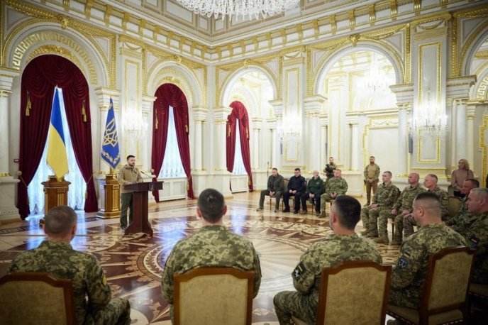 Зеленський вручив Золоту Зірку Героя України заступнику командира 128 бригади – 02