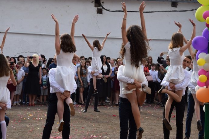 У школах Мукачева пролунав останній дзвінок – 41