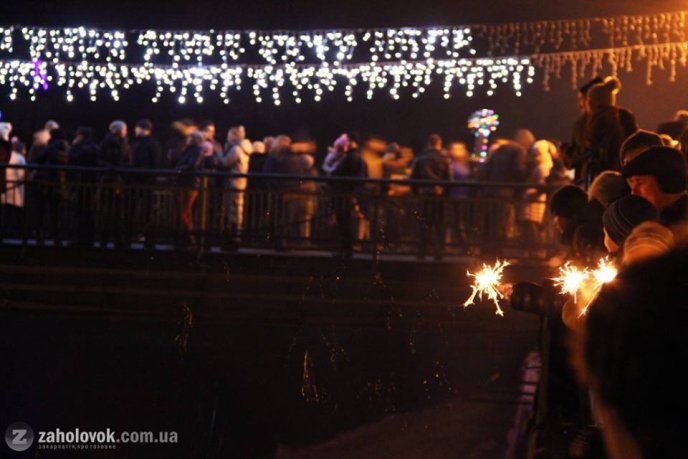Ужгород зустрів Новий 2019 рік святковими феєрверками  – 05