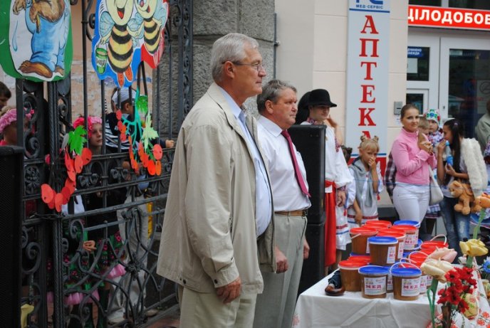 Мер Мукачева офіційно відкрив медовий ярмарок (ФОТО) – 05