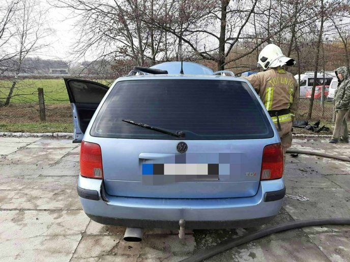 У Виноградові горів автомобіль – 01