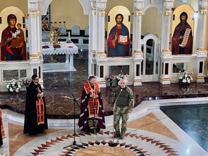 У Мукачеві попрощалися із загиблим на війні 32-річним Героєм – 06