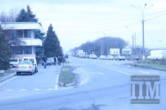 На машині, яка збила жінку біля Клячанова були сині номери, але відразу після ДТП їх зняли – очевидець (ФОТО) – 01