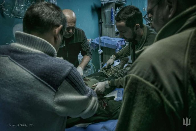 Тут рятують життя: 128 бригада показала фото зі стабілізаційного пункту – 02