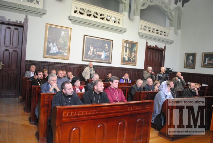 У мукачівській ратуші провели круглий стіл за участі Патріарха Філарета (ФОТО) – 07 У мукачівській ратуші провели круглий стіл за участі Патріарха Філарета (ФОТО) – 07